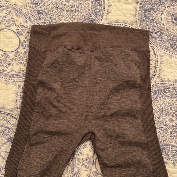 Lululemon thermal leggings - Picture 3 of 4
